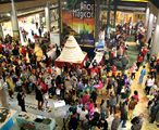 La Tarta gigante durante su exposición en un centro comercial, para celebrar  el 20 aniversario de su apertura.